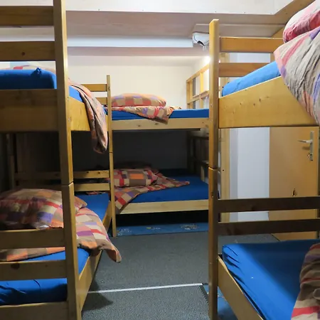 Snowbunnys Backpackers Hostel-2